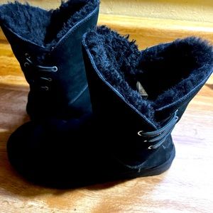 UGG beautiful black boots warm and cozy
